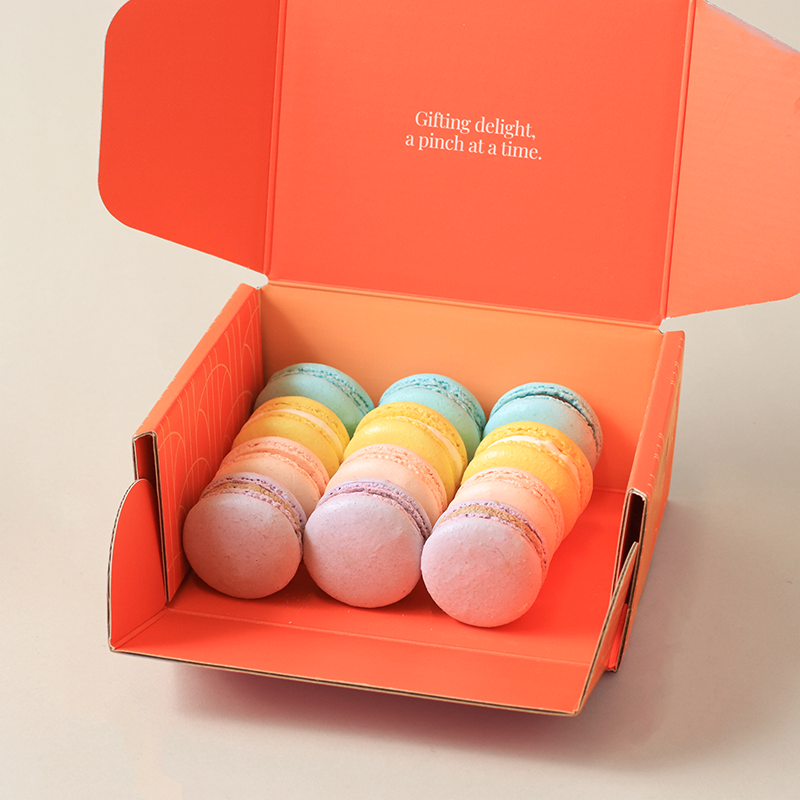 Assorted Macarons (12 pieces)