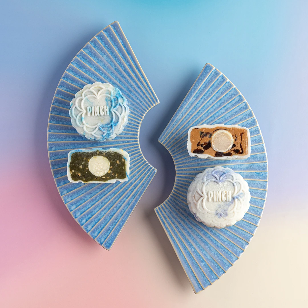 Snowskin Mooncake Bundle of 4 (White Jade Pistachio & Milk Tea Mochi)